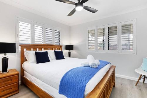 a bedroom with a bed and a ceiling fan at La Costa Vista, Mooloolaba in Mooloolaba