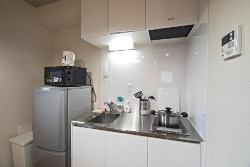 a small kitchen with a sink and a refrigerator at -時の宿 二条- 二条城前駅 Toki Nijo RoomB in Kyoto