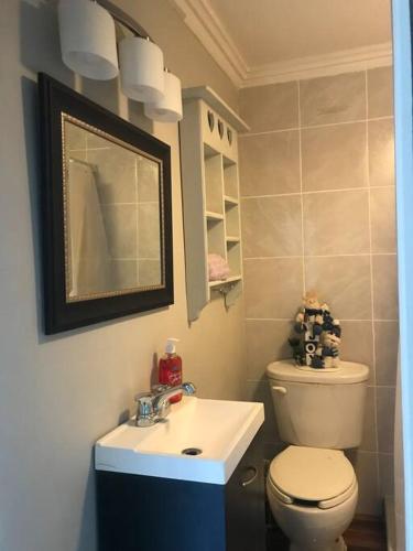 a bathroom with a toilet and a sink and a mirror at Mini depa # 5 zona Hotelera planta baja in Mexicali