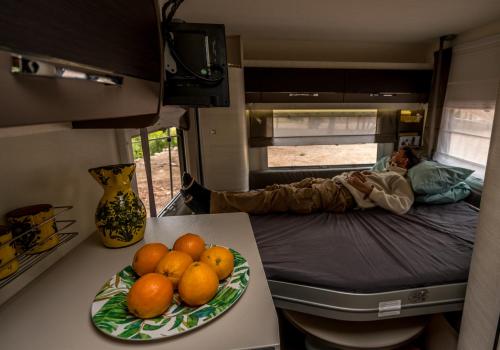 a plate of oranges on a table in a rv at Caravana Rustic Escapes in Valencia