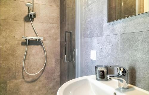 a bathroom with a sink and a shower at Beautiful Home In Heinkenszand With Wifi in Heinkensand