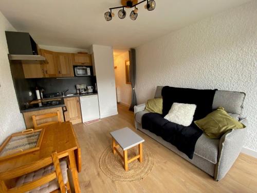 Studio cosy avec balcon, 2 nuits - La Clusaz, proche Bossonnet et pistes, parking inclus - FR-1-459-206