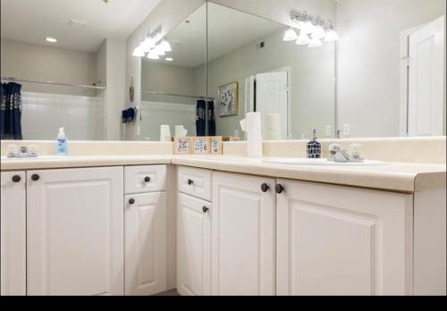 a bathroom with two sinks and a large mirror at The Humble Abode in Atlanta