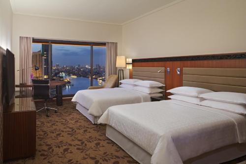 Ένα ή περισσότερα κρεβάτια σε δωμάτιο στο Royal Orchid Sheraton Riverside Hotel Bangkok