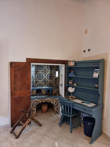 a room with a blue desk and a chair at Luna Rossa in Ginostra