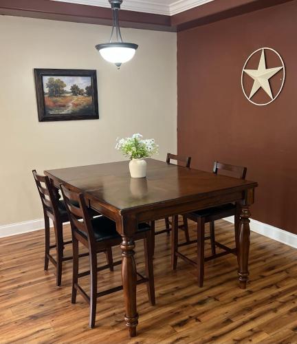 Φωτογραφία από το άλμπουμ του The Den - Family friendly, Close to Fiesta Texas, SeaWorld, Riverwalk and more σε Dominion