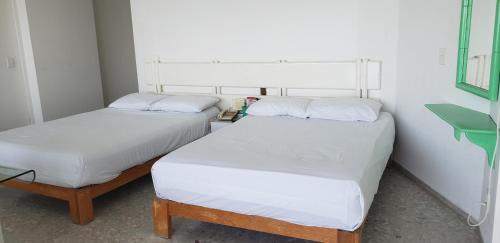 Ein Bett oder Betten in einem Zimmer der Unterkunft Torres Gemelas Acapulco Condominio vista frente al mar