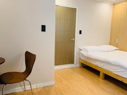En eller flere senge i et værelse på SSH LK Hostel