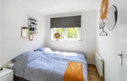 a bedroom with a bed and a window at Beautiful Home In Heinkenszand With Wifi in Heinkensand
