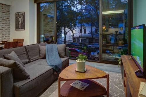 a living room with a couch and a table at VERACRUZ by MrW in Mexico City