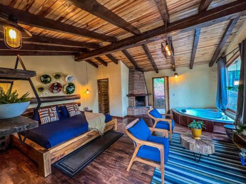 a living room with a bed and a tub at Cabañas VIP Mazamitla in Mazamitla