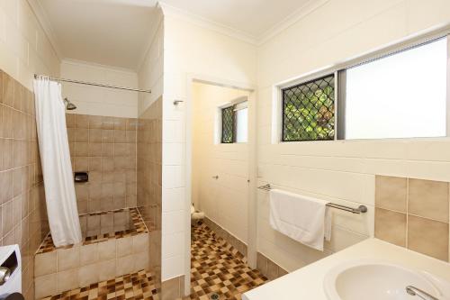 Ένα μπάνιο στο Clifton Sands Holiday Units