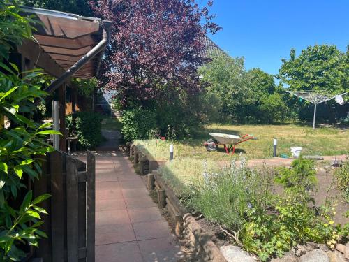 a garden with a fence and a walkway at Ferienhaus Gute Laune in Lichtenhagen