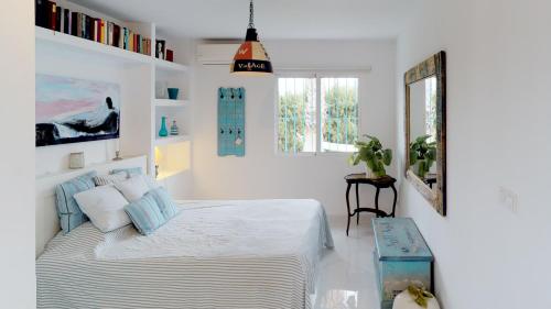 Postel nebo postele na pokoji v ubytování Cortijo Molino in Almayate