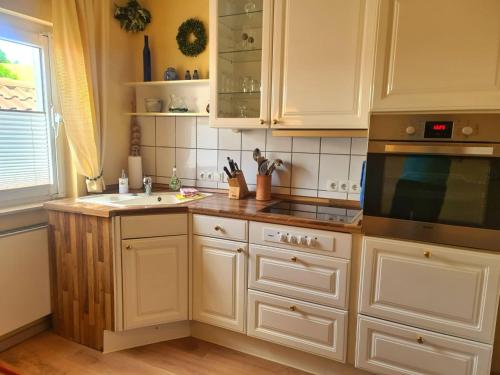A cozinha ou cozinha compacta de Apartment Pusteblume mit Balkon, neu teilrenoviert