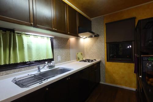 Dapur atau dapur kecil di 1日1組限定Villa Dazaifu 露天風呂付1棟貸し