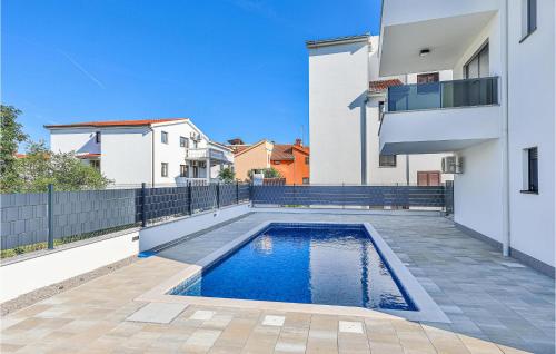 Gorgeous Apartment In Okrug Gornji With Wifi