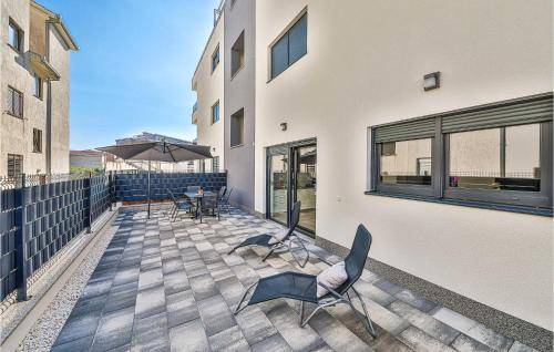Gorgeous Apartment In Okrug Gornji With Wifi