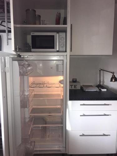 a refrigerator with its door open in a kitchen at Stuga Pilavägen in Kungsbacka