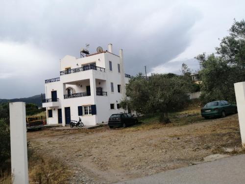 Το κτήριο όπου στεγάζεται  το διαμέρισμα