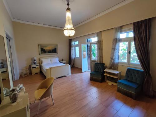 Elpida Downtown Garden Villa - Historic Home, Chania Center