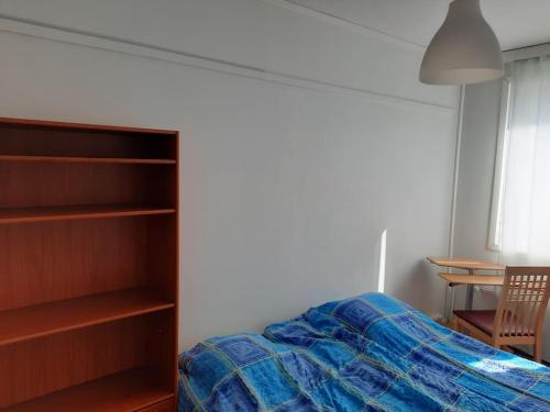 a bedroom with a bed and a desk and a table at 50m2 Cozy Apartment, FREE Parking 20 min to Center in Espoo