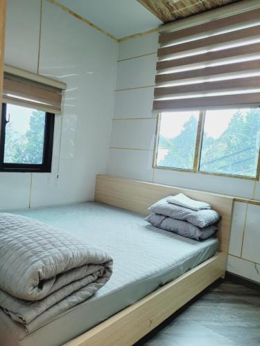 Postel nebo postele na pokoji v ubytování Núi Bé Farmstay Venuestay