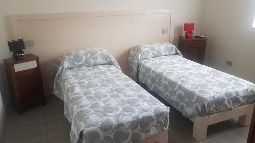 a room with two beds and two night stands at Bed & Breakfast DA BARTAI in Musile di Piave