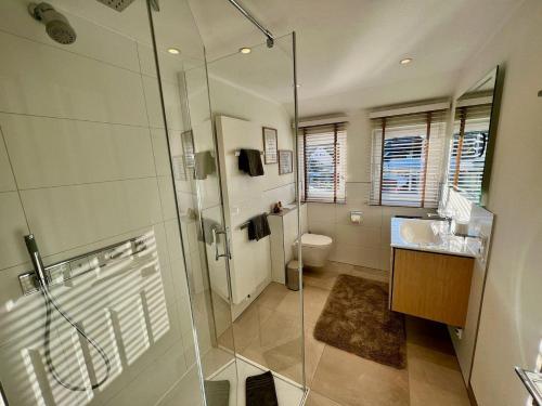 a bathroom with a glass shower and a toilet at Haus-Holiday-Walkenried-Harz-Fewo-2 in Walkenried