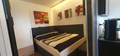 a bedroom with a bed in a room at Glewitz Am Alten Fährhaus in Garz-Rügen
