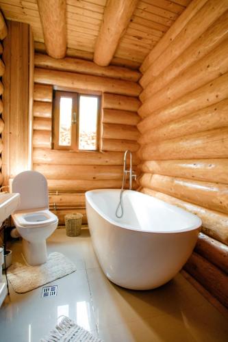 Ένα μπάνιο στο Das Holzhaus