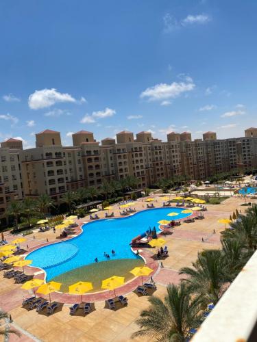 - une vue sur la piscine du complexe dans l'établissement Aqua View north coast for Egyptians only, à El Alamein