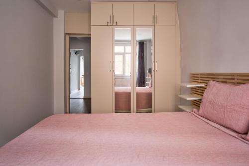 Ein Bett oder Betten in einem Zimmer der Unterkunft Taxim home with terrace