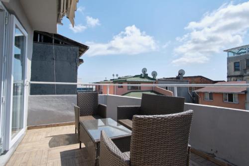 En balkon eller terrasse på Taxim home with terrace