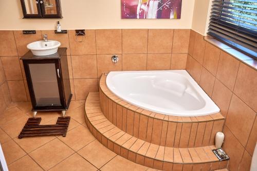 Un baño de Seaview Executive Guest House