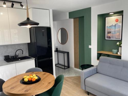 a kitchen and a living room with a table and a couch at Apartament Bari Playa in Playa de Gandia