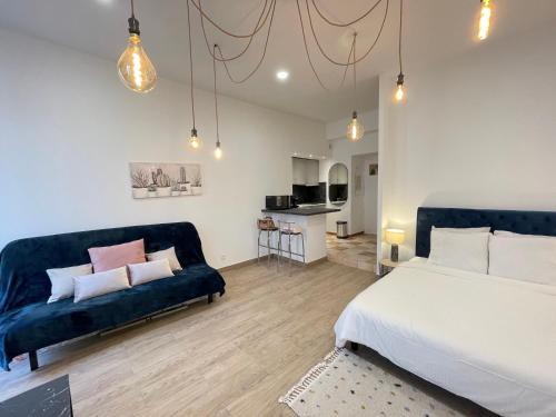 Ένα ή περισσότερα κρεβάτια σε δωμάτιο στο Nice Renting - 2 MASSENA - Luxury Loft - Balcony Massena Square View - AirCon