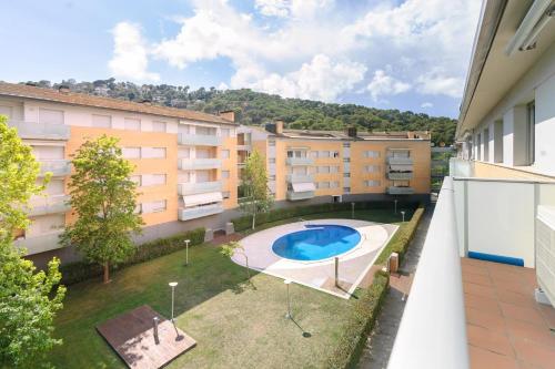 LETS HOLIDAYS Beautiful apartment with pool Tossa 2