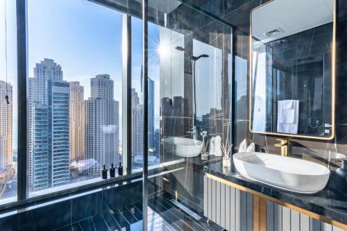 Koupelna v ubytování Luxury Penthouse at Dubai Marina 360 Marina Views