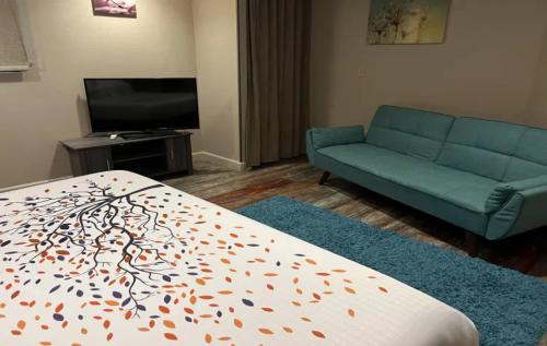 a living room with a bed and a couch at Empeiria High Sierra Hotel in Mammoth Lakes