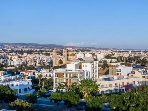 een luchtzicht op een stad met gebouwen bij SOFIA Luxury Residence in Paphos City