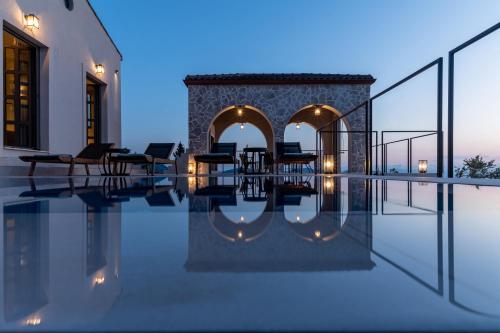 Bazén v ubytování J&C Luxury Villa nebo v jeho okolí