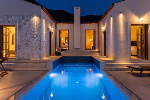 Bazén v ubytování J&C Luxury Villa nebo v jeho okolí