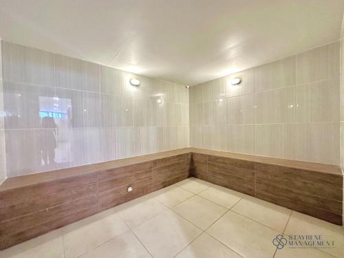 Ένα μπάνιο στο Twin Tower Residence Johor Bahru by Stayrene