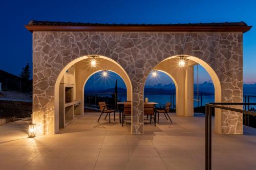 Balkón nebo terasa v ubytování J&C Luxury Villa