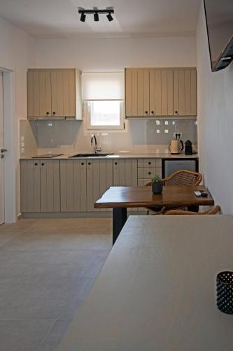 Кухня или мини-кухня в Alko Apartments
