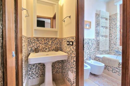 Phòng tắm tại Casa le due terrazze - Pool