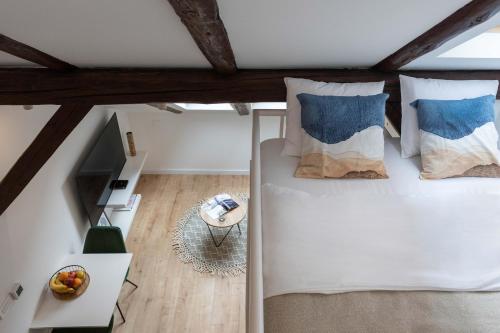 Modern Loft with Gallery in City Center