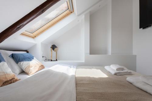 Modern Loft with Gallery in City Center