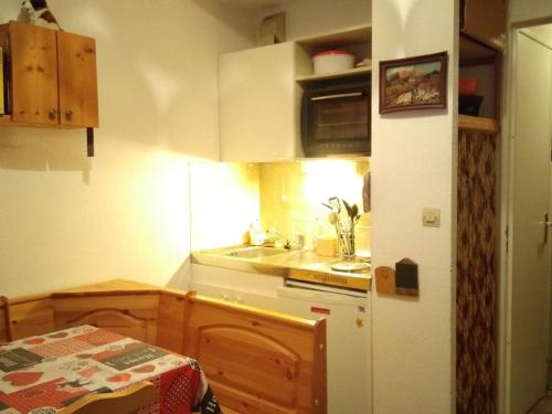 Photo de la galerie de l'établissement Charmant Studio Mezzanine avec Balcon, à 300m des Pistes - 4 Pers, Crest-Voland - FR-1-733-119, à Crest-Voland